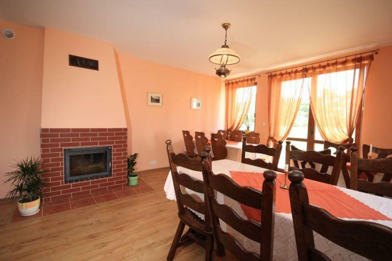 Karpnicka Struga W Dolinie Palacow I Ogrodow Jelenia Góra Esterno foto